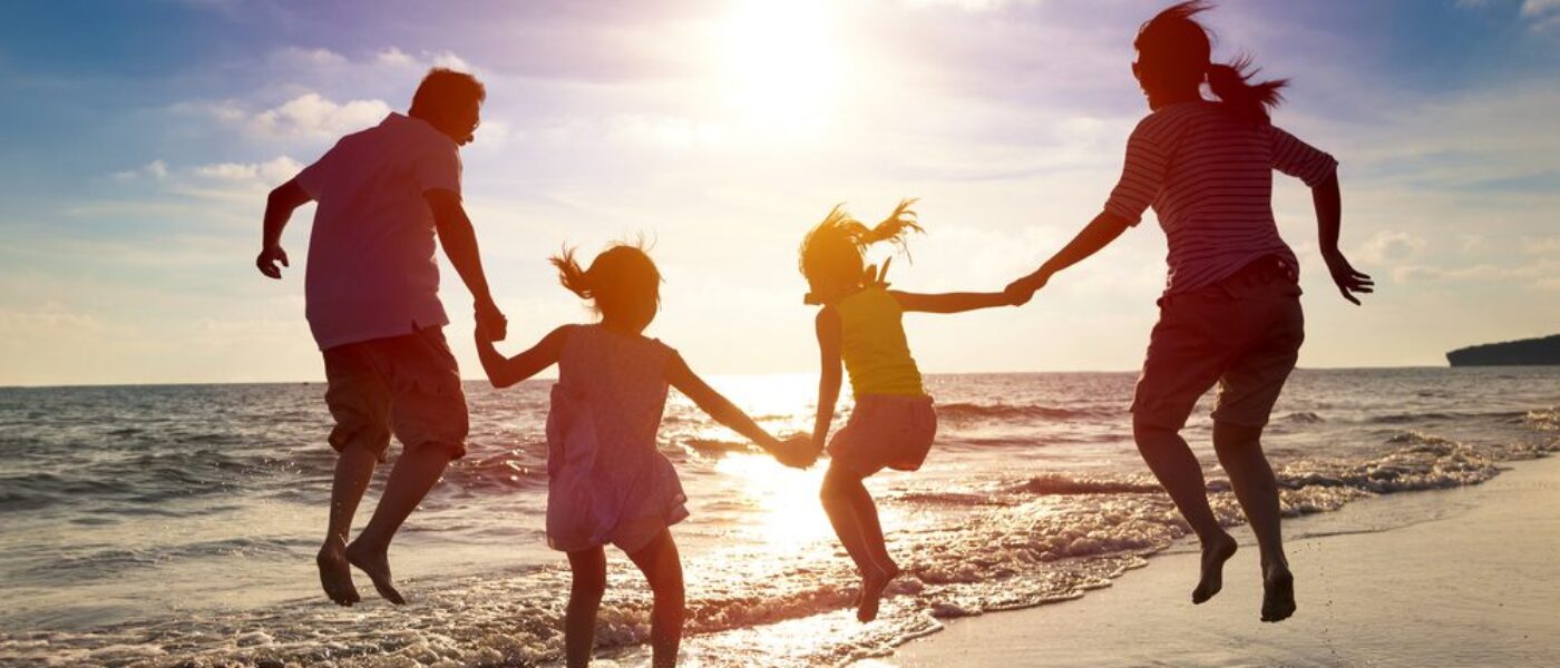 Los mejores destinos para tus vacaciones familiares, según la edad de tus hijos