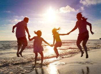 ¿Por qué se evita la inversión emocional y financiera de criar hijos?