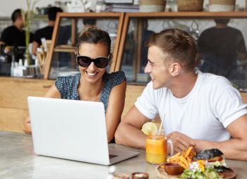 Hogares sin hijos: cómo cambia la economía hoy y a futuro